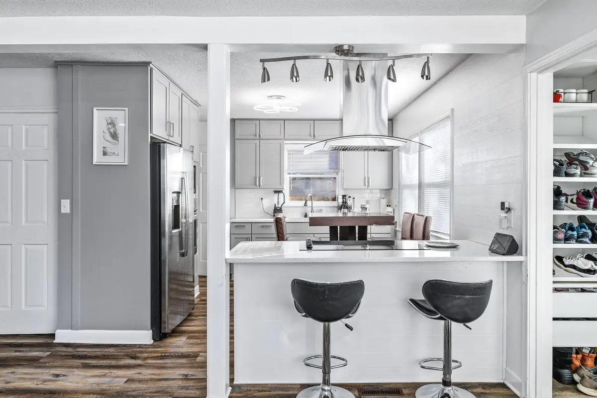 975 Hyacinth Avenue E, Saint Paul, MN 55106 - Image #1