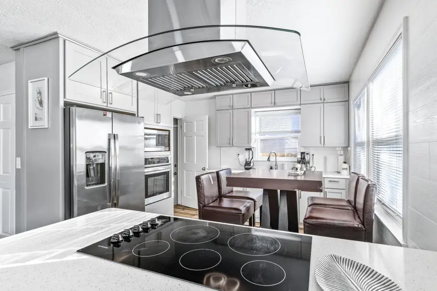 975 Hyacinth Avenue E, Saint Paul, MN 55106 - Image #2