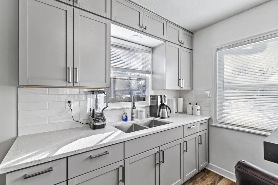 975 Hyacinth Avenue E, Saint Paul, MN 55106 - Image #3