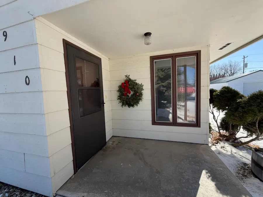 910 2nd Street Ne, Roseau, MN 56751 - #3