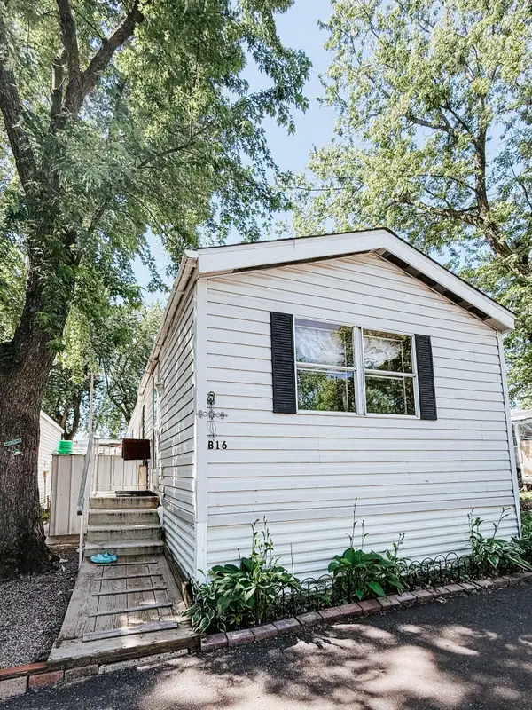 3020 Rice Street #Trailer B16, Little Canada, MN 55113