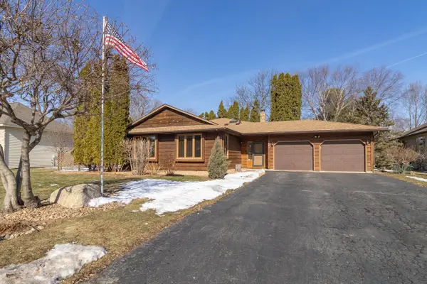 1081 Avanti Drive, Mendota Heights, MN 55118