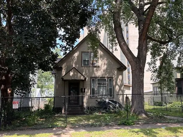 609 Case Avenue, Saint Paul, MN 55130