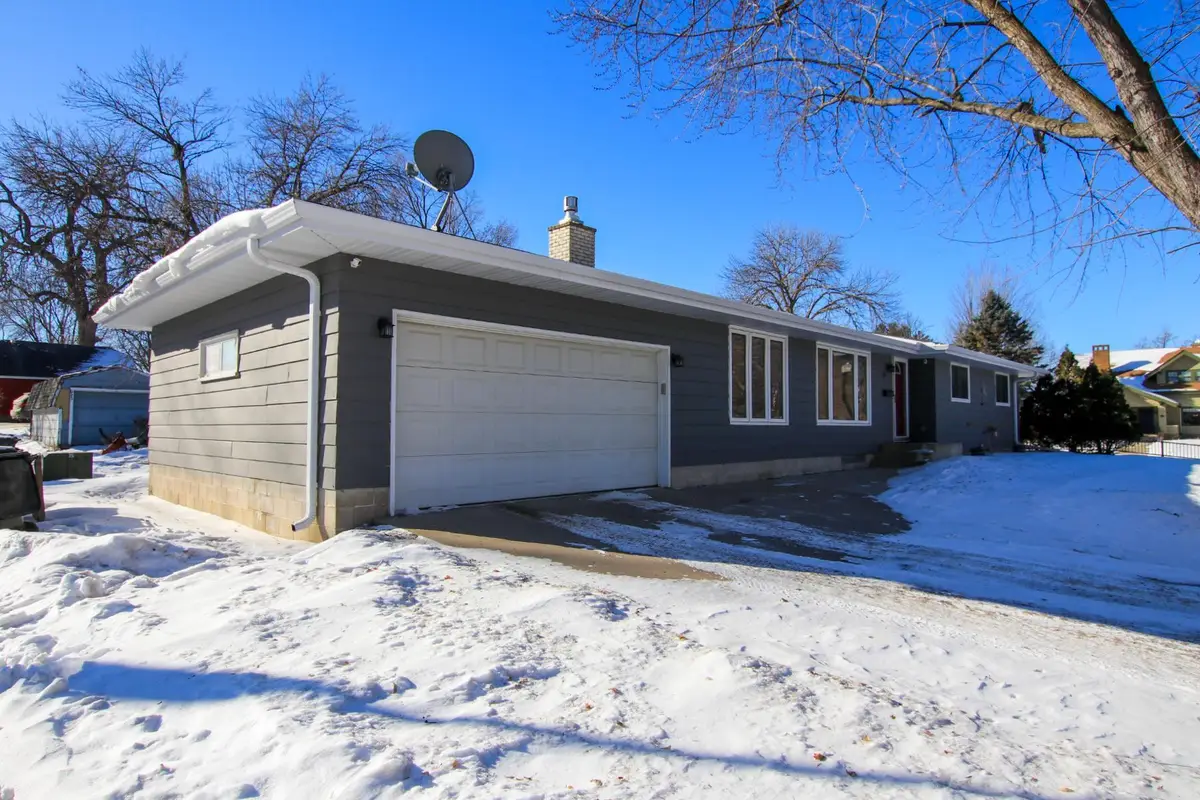 6 5th Avenue Ne, Hutchinson, MN 55350 - Image #1