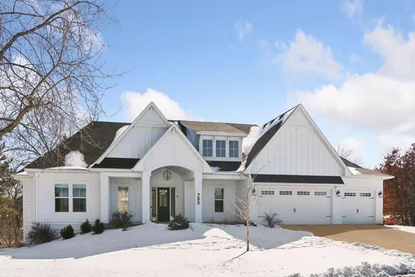 752 Summerbrooke Circle, Eagan, MN 55123