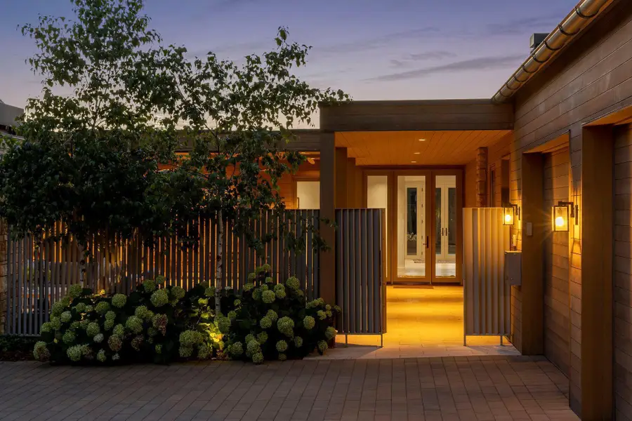 2505 E Lake Of The Isles Parkway, Minneapolis, MN 55405 - #3