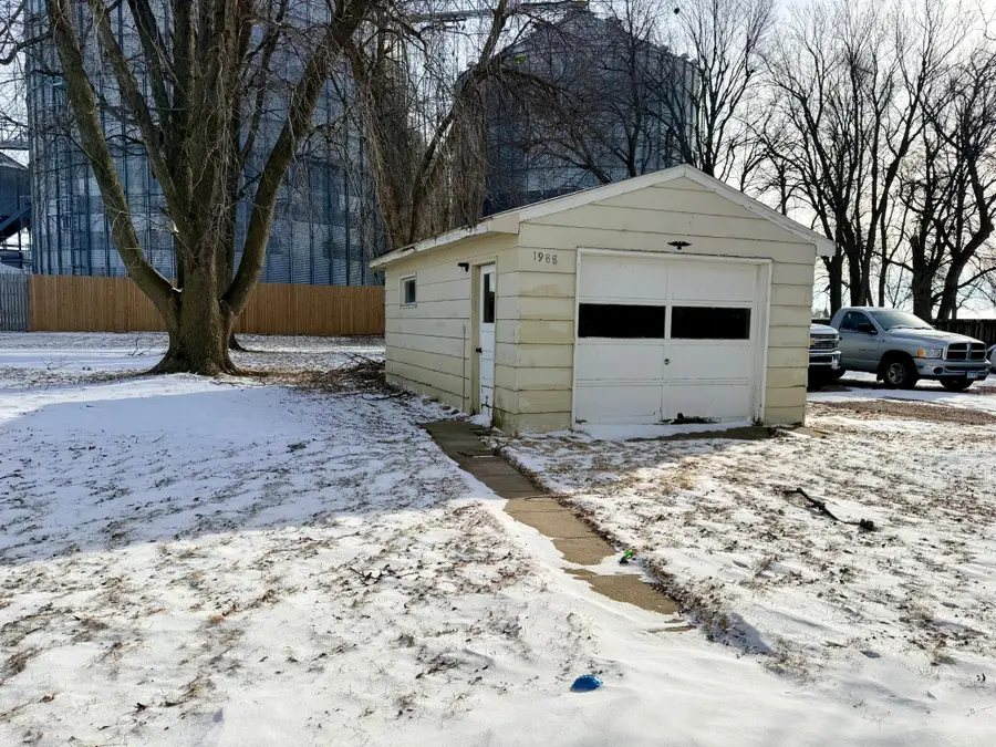 114 S Thompson Avenue, Rushmore, MN 56168 - #3