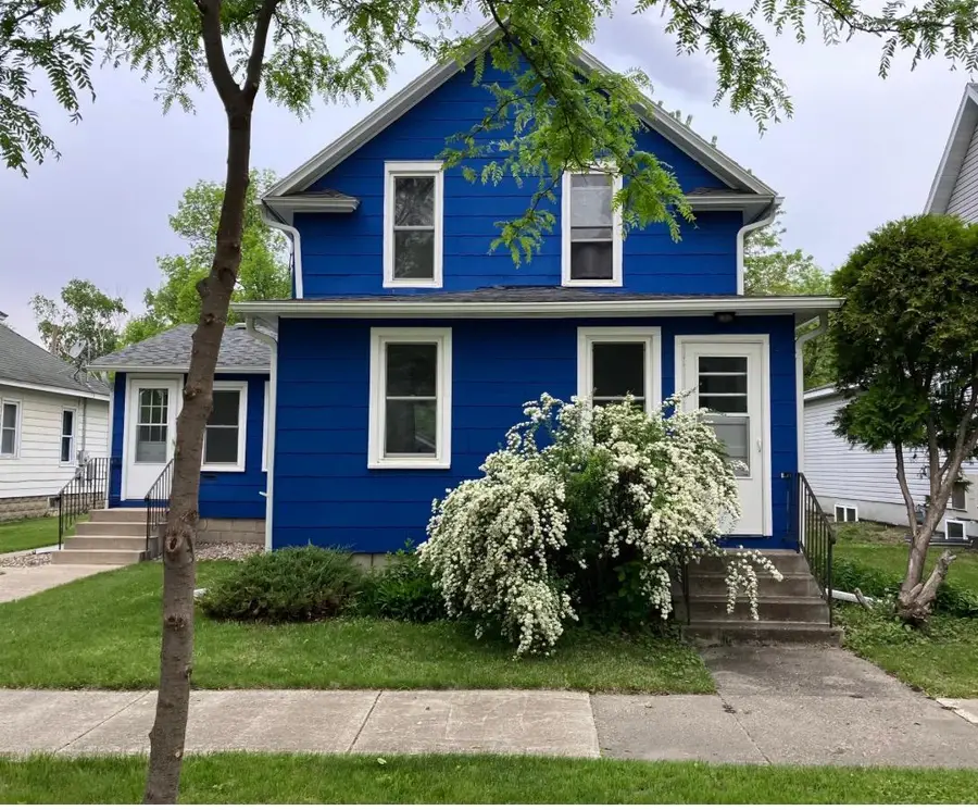 305 E 7th Street, Morris, MN 56267 - #2