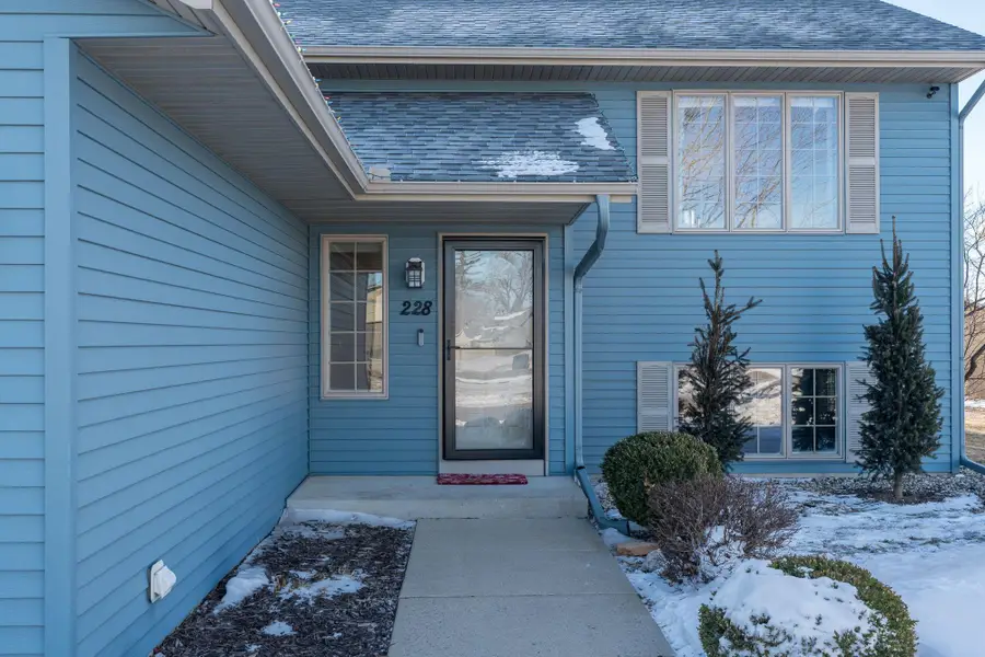 228 Grovebrook Circle, Mankato, MN 56001 - Image #3
