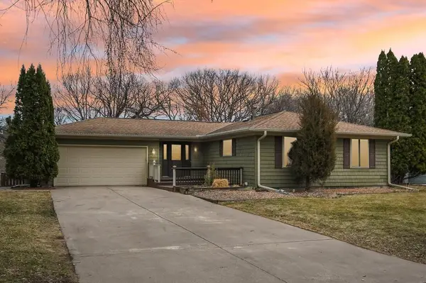 9545 Garrison Way, Eden Prairie, MN 55347