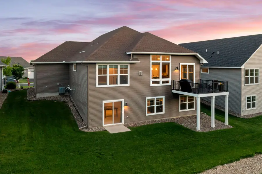 9062 7th Street N, Lake Elmo, MN 55042 - #2