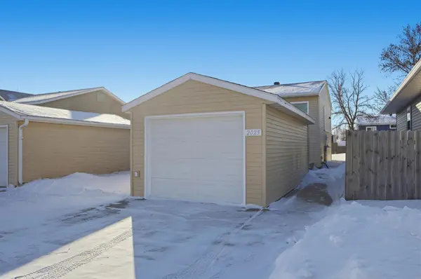 2025 5th Avenue E, West Fargo, ND 58078