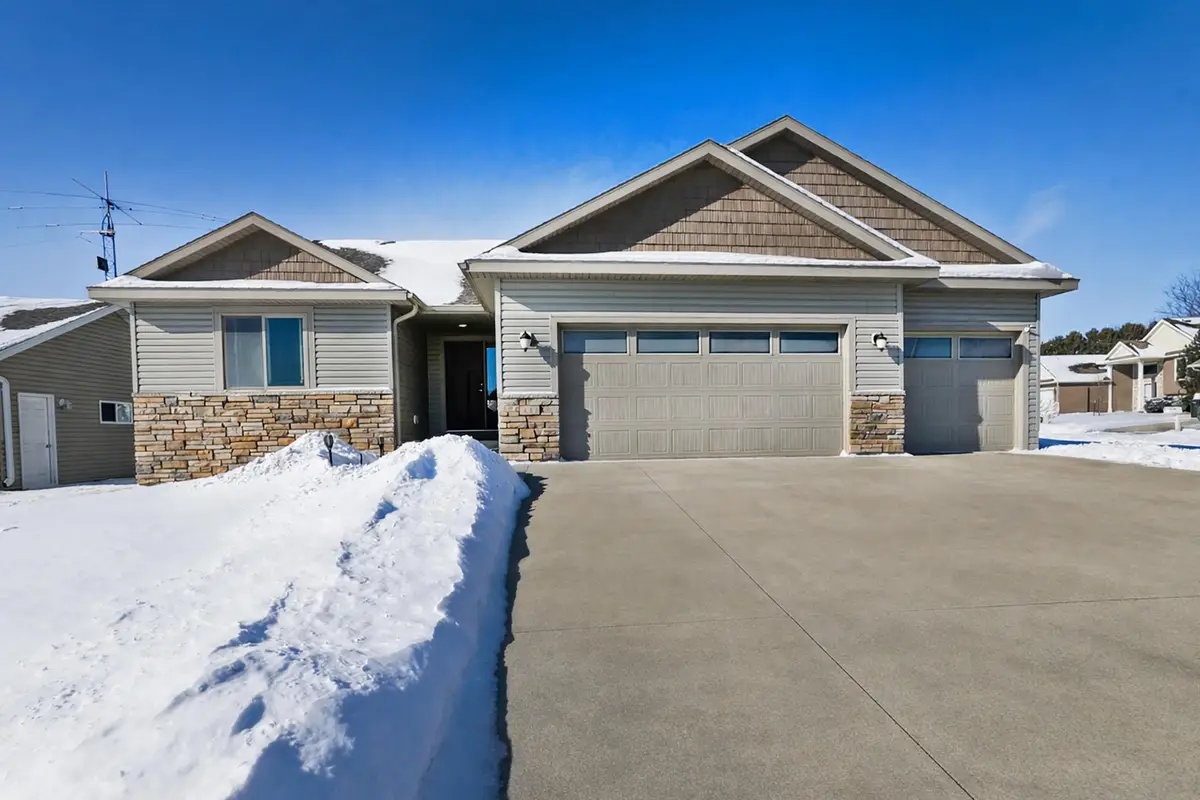 481 Manor Garden Lane Nw, Rochester, MN 55901 - Image #1