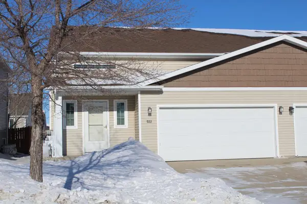 922 31st Avenue W, West Fargo, ND 58078