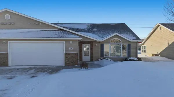 334 30th Street N, Moorhead, MN 56560