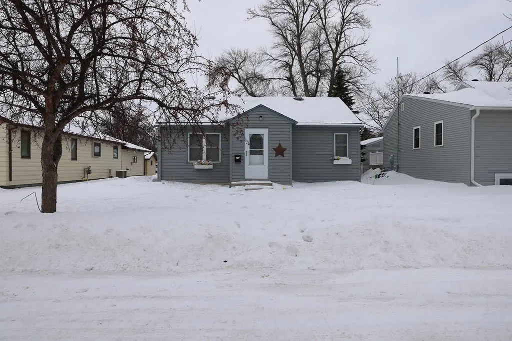 307 10 1/2 Street N, Wahpeton, ND 58075 - #1