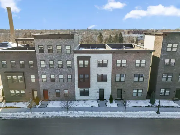 879 Woodlawn Avenue #B, Saint Paul, MN 55116