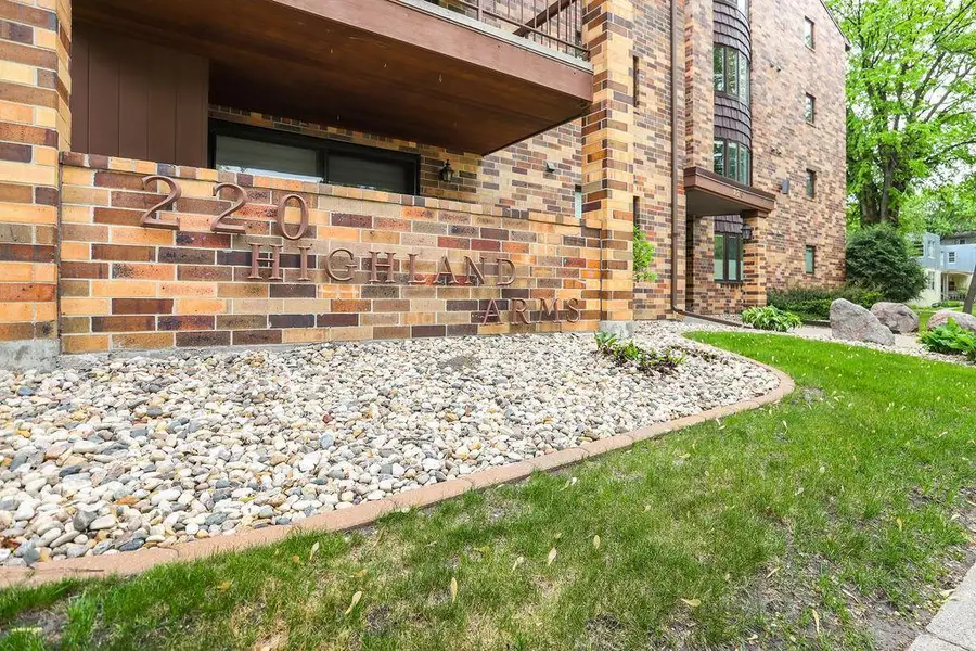 220 8th Street S #B2, Fargo, ND 58103 - #2