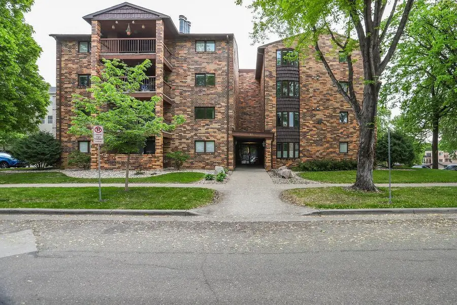 220 8th Street S #B2, Fargo, ND 58103 - #3