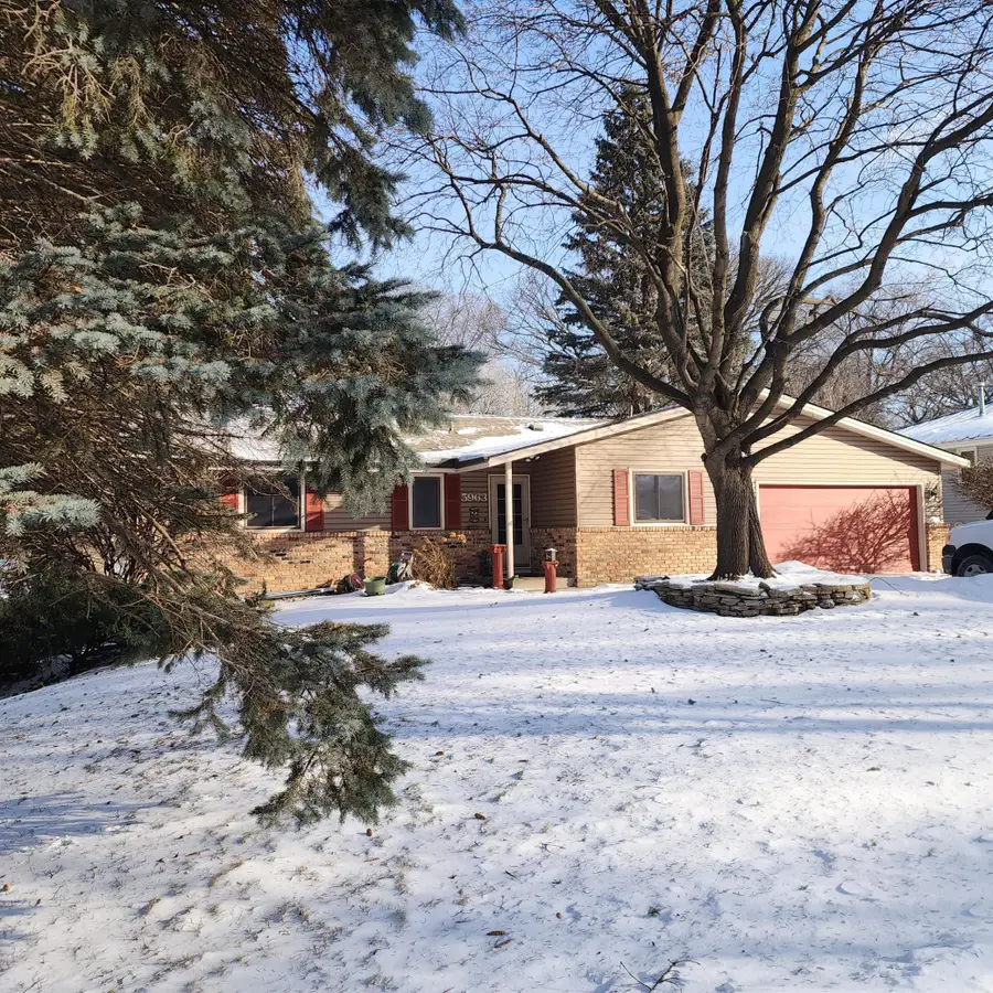 5963 Oakwood Manor Ne, Fridley, MN 55432 - #2