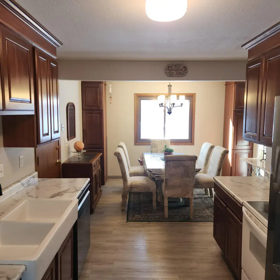 5963 Oakwood Manor Ne, Fridley, MN 55432 - #3