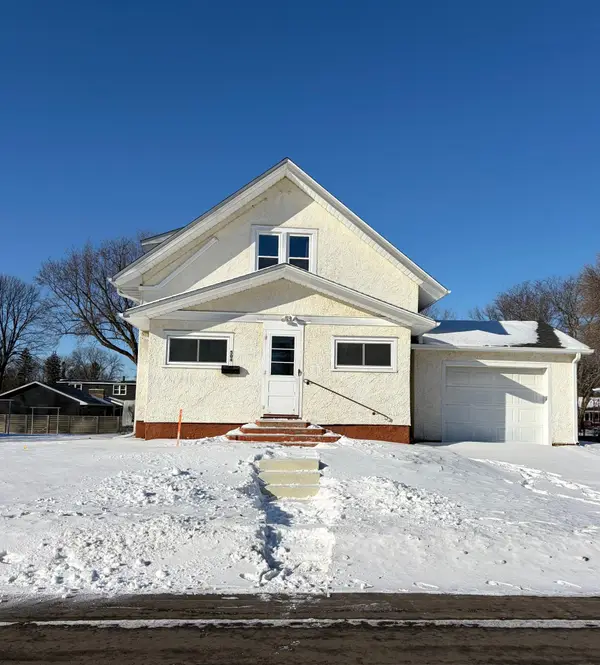 504 Pershing Avenue N, New Prague, MN 56071