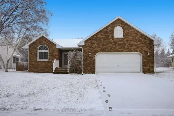 1202 41st Avenue N, Fargo, ND 58102