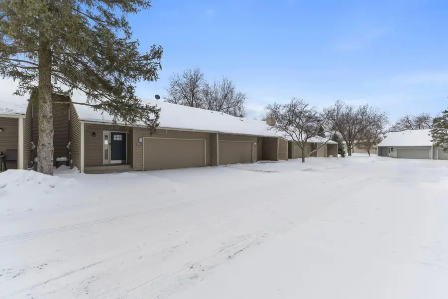 935 Monterey Court N, Shoreview, MN 55126 - #2