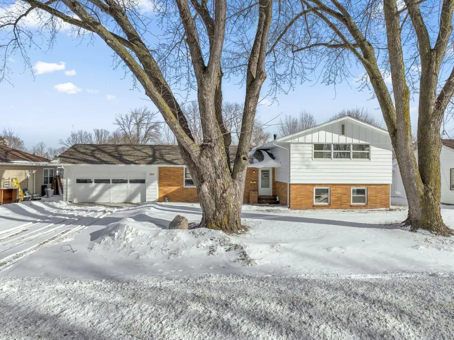 303 Lexington Avenue N, New Prague, MN 56071 - #3