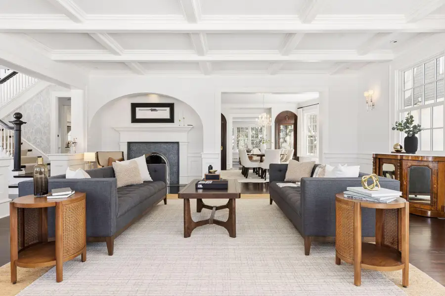 2735 E Lake Of The Isles Parkway, Minneapolis, MN 55408 - #2