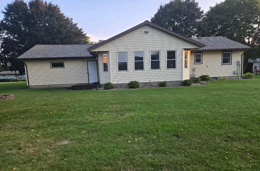 801 3rd Street Sw, Wells, MN 56097 - #2