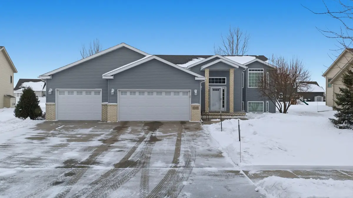 4238 43rd Avenue S, Fargo, ND 58104 - Image #1