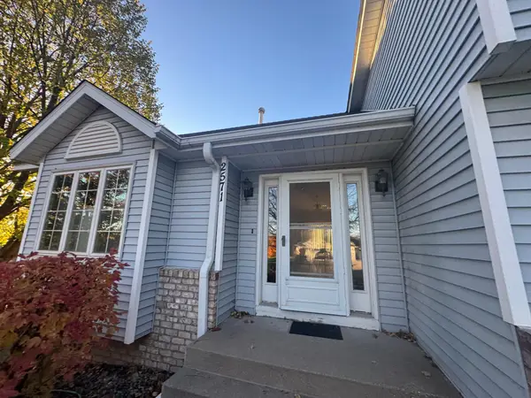 2571 Nemitz Avenue E, Maplewood, MN 55119