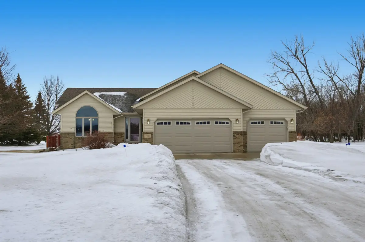 1609 40th Avenue N, Moorhead, MN 56560 - Image #1