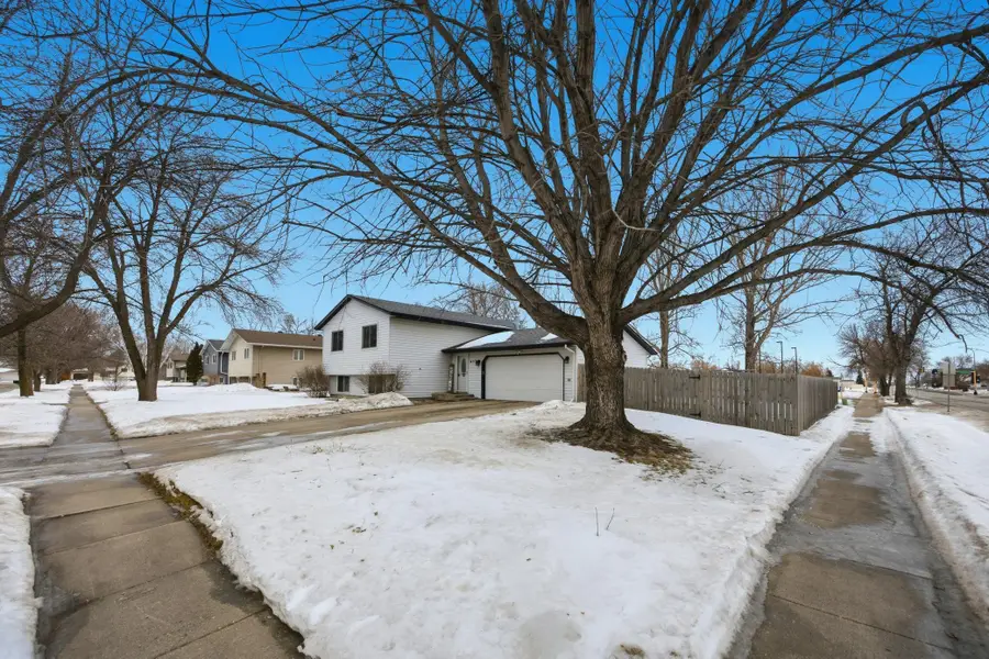 832 5th Avenue E, West Fargo, ND 58078 - Image #3