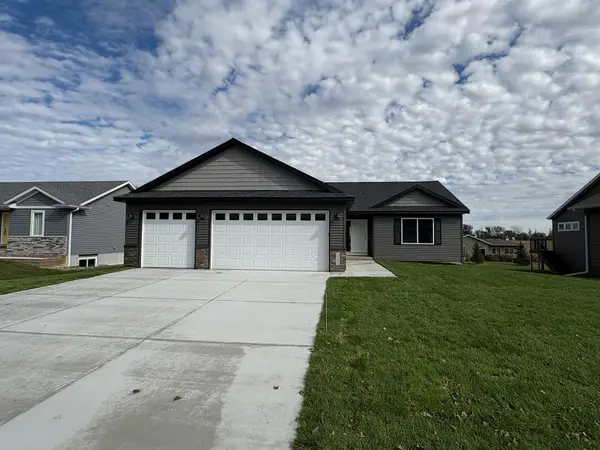 275 Hickory Lane Ne, Owatonna, MN 55060