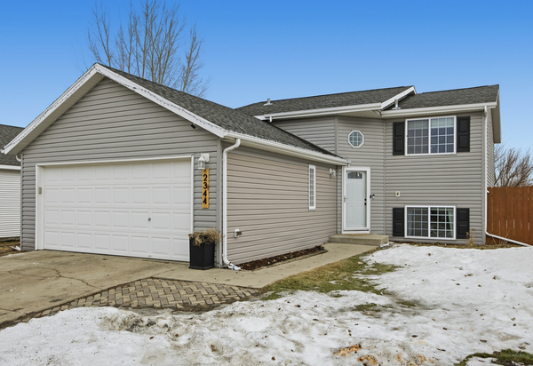 2344 59th Avenue S, Fargo, ND 58104