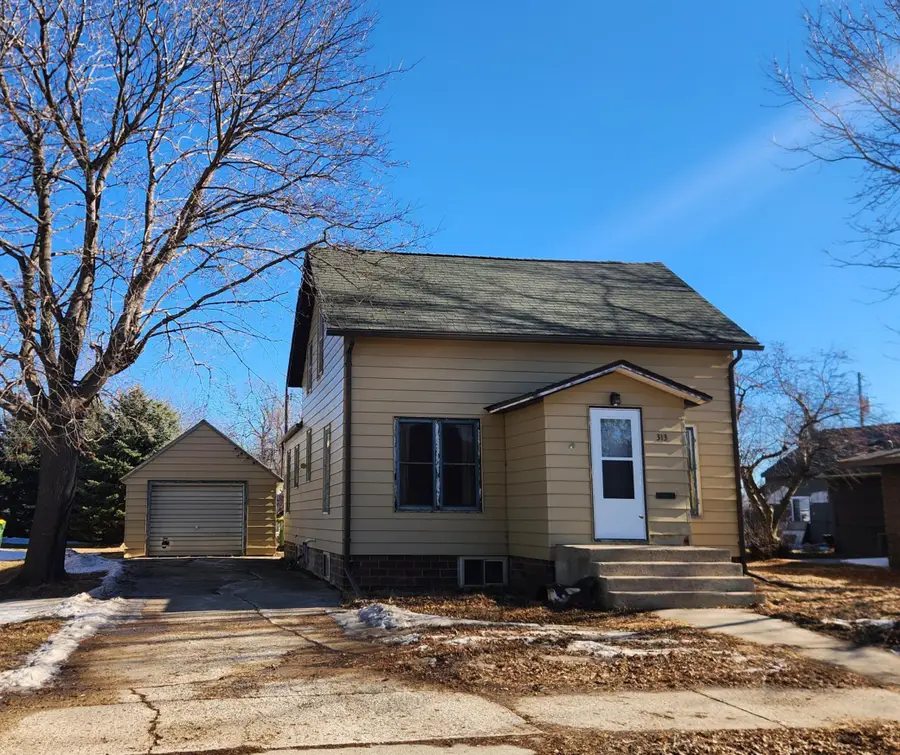 313 6th Avenue Se, Pipestone, MN 56164 - #2