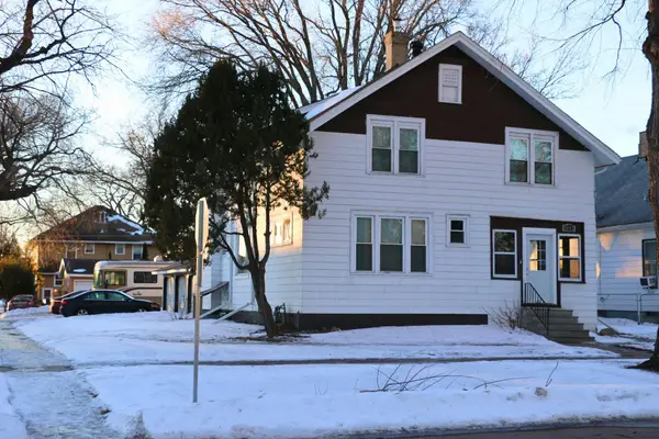 1002 5th Street N, Fargo, ND 58102