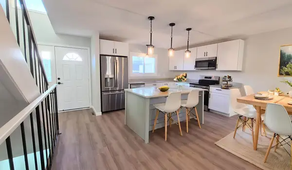 6609 Gretchen Lane N, Oakdale, MN 55128