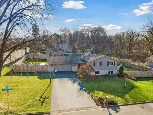 10001 Windsor Lake Lane, Minnetonka, MN 55305