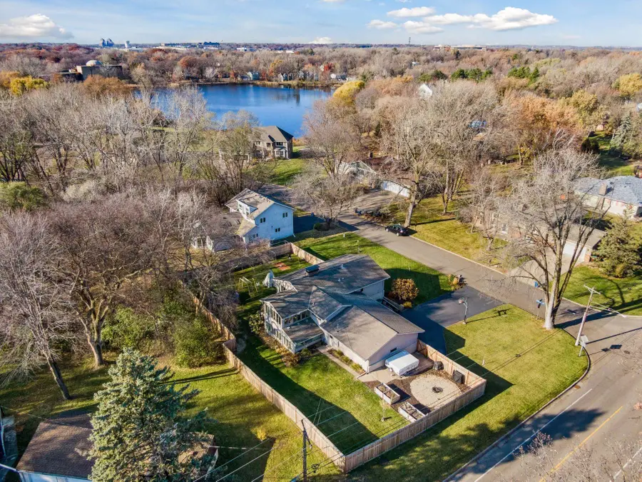 10001 Windsor Lake Lane, Minnetonka, MN 55305 - #2