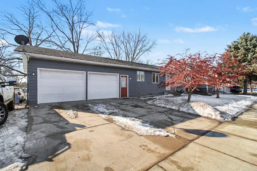 239 W Minnesota Street, Le Center, MN 56057 - #2