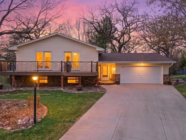 7132 Coachwood Circle, Woodbury, MN 55125