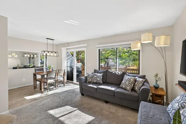 1302 Crestridge Lane N, Eagan, MN 55123