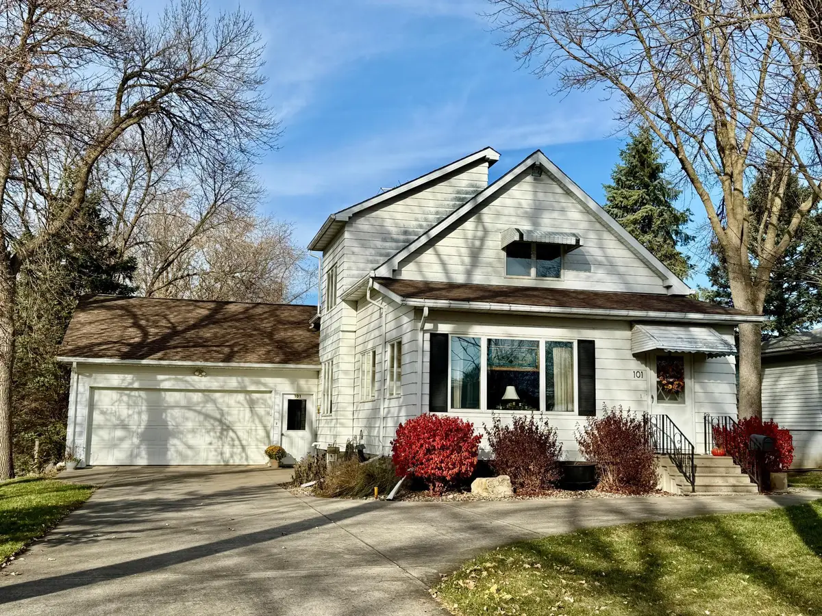 101 E Hawthorne Street, Albert Lea, MN 56007 - #1