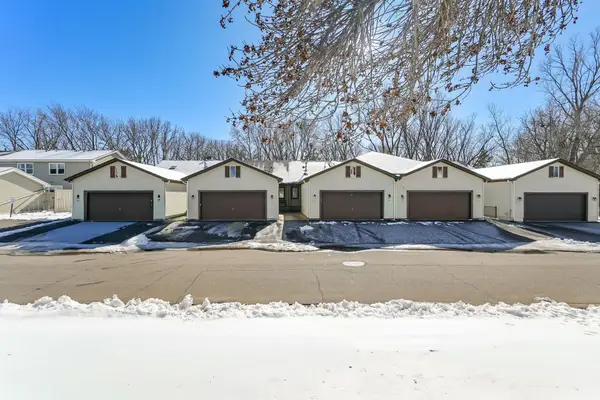6742 Gretchen Lane N, Oakdale, MN 55128