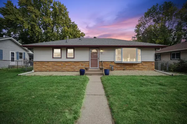 463 11th Avenue Nw, New Brighton, MN 55112