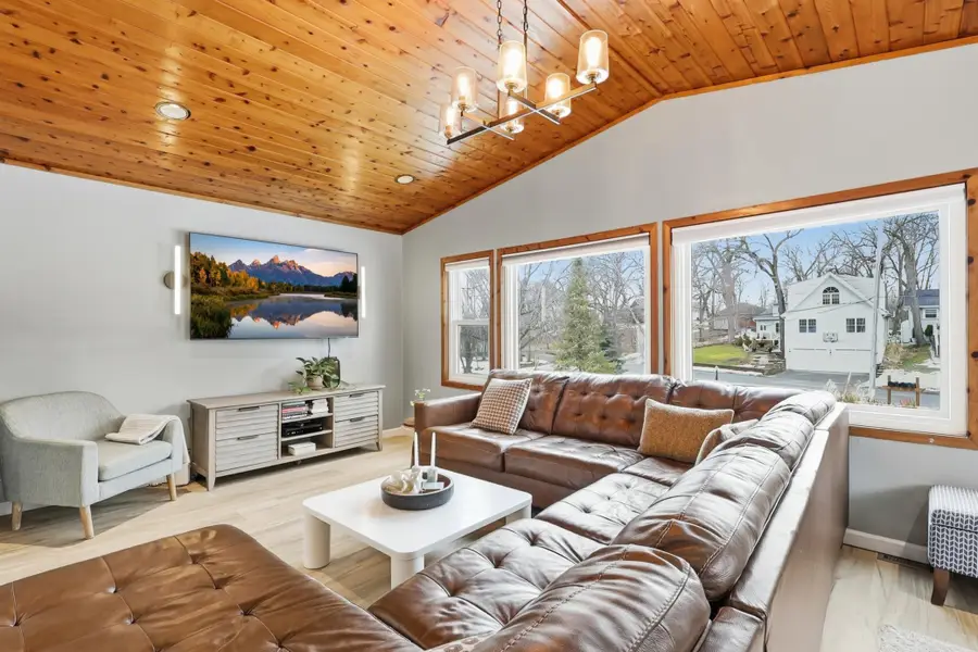 16919 Cottage Grove Avenue, Wayzata, MN 55391 - #3