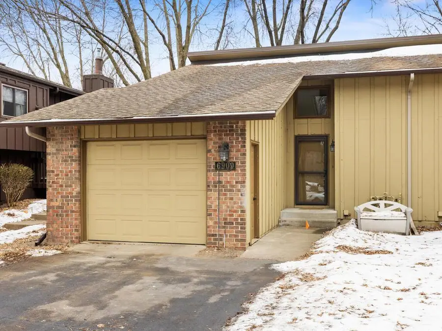 6909 Unity Avenue N, Brooklyn Center, MN 55429 - #2